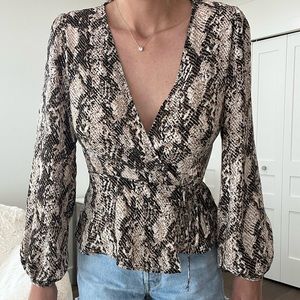 ASTR THE LABEL TOP / SIZE SMALL / EXCELLENT COND.